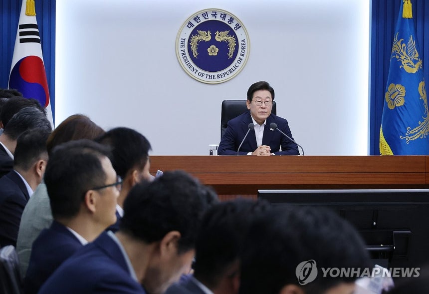 ▲ 이재명 대통령이 14일 서울 용산 대통령실 청사에서 열린 7차 수석·보좌관 회의에서 발언하고 있다. ⓒ연합뉴스