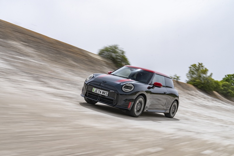 ▲ 고성능 버전의 ‘올-일렉트릭 미니 JCW’. ⓒ미니코리아