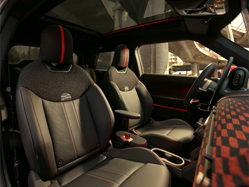 ▲ ‘올-일렉트릭 미니 JCW’ 실내 모습. ⓒ미니코리아