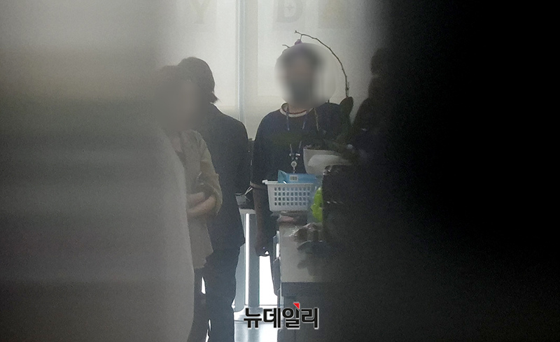 ▲ 서울경찰청 금융범죄수사대 전담수사팀이 11일 오전 국회 의원회관에서 '주식 차명거래' 의혹을 받고 있는 이춘석 무소속 의원에 대한 압수수색을 진행하고 있다. 2025.08.11. ⓒ이종현 기자