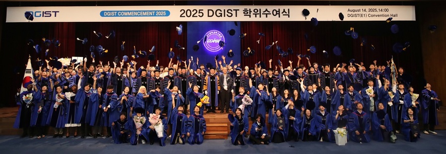 ▲ DGIST(총장 이건우)는 14일 오후 2시, 대학본부 컨벤션홀에서 ‘2025년도 후기 학위수여식’을 개최하고 박사 55명, 석사 47명, 학사 52명 등 총 154명의 졸업생에게 학위를 수여했다.ⓒ DGIST