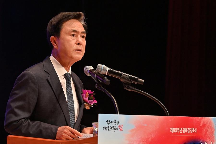 ▲ 김태흠 충남도지사가 충남도는 15일 도청 문예회관에서 ‘제80주년 광복절 경축식’을 열고 조국 독립을 위해 목숨을 바친 순국선열의 희생과 헌신에 경의를 표했다.ⓒ충남도