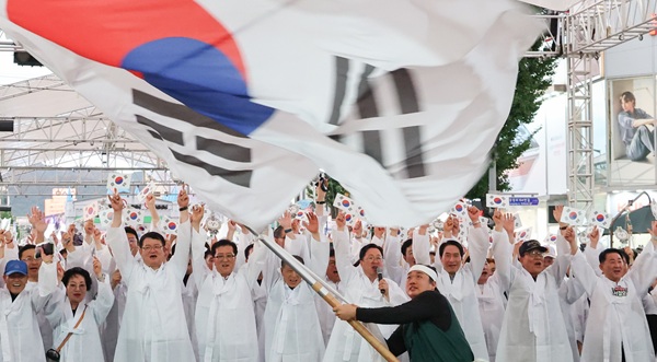 ▲ “대한독립 만세!”지난 15일 광복 80주년을 맞아 대전 중앙로가 환희의 함성으로 가득 찼다. ⓒ대전시