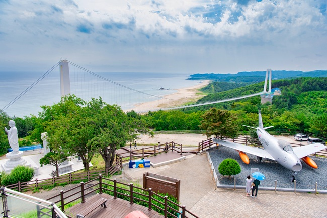 ▲ 통일전망대 출렁다리 전경. ⓒ고성군
