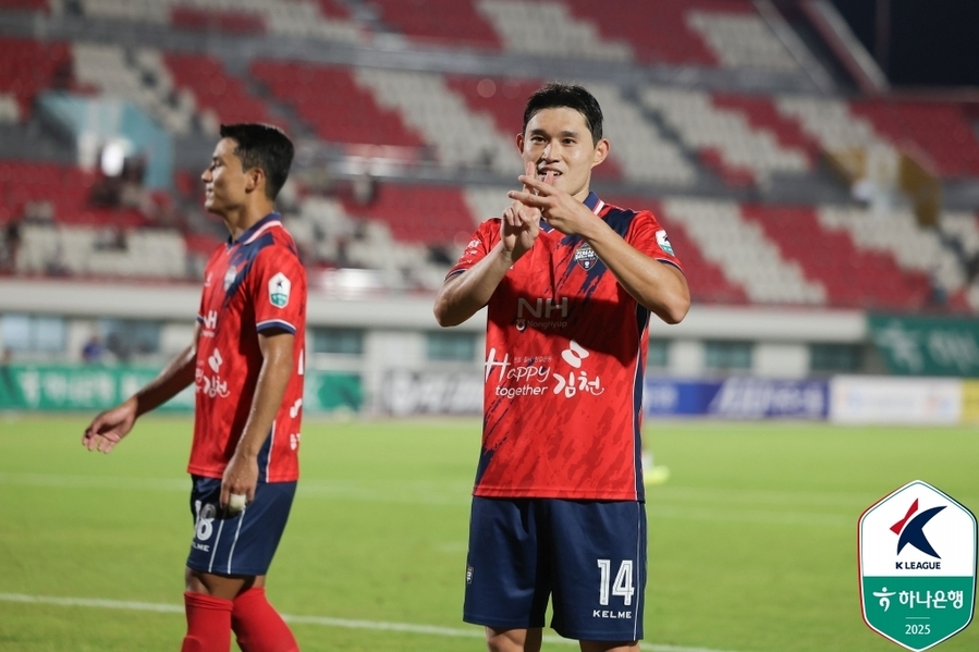▲ 김천이 6골 폭죽을 터뜨리며 서울을 6-2로 완파했다.ⓒ한국프로축구연맹 제공
