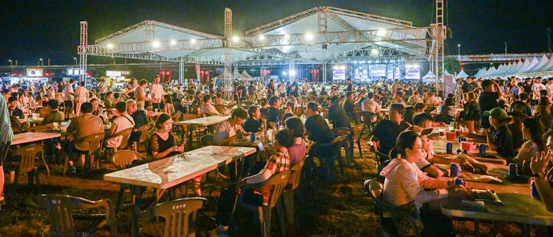 ▲ 지난 15~17일 금강신관공원에서 열린 ‘제1회 공주야밤 맥주축제’모습.ⓒ공주시