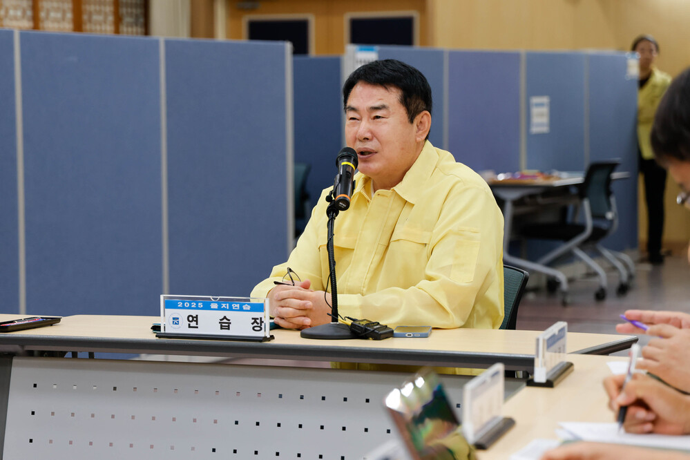 ▲ 이정선 광주시교육감이 18일 본청 상황실에서 을지연습 최소 상황보고를 받은 후 모두 발언을 하고 있다.ⓒ광주시교육청 제공