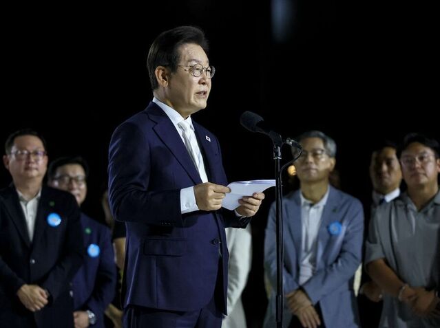 ▲ 이재명 대통령이 15일 서울 세종대로 광화문광장에서 열린 제21대 대통령 국민임명식 '광복 80년, 국민주권으로 미래를 세우다' 행사에서 감사 인사말을 하고 있다. ⓒ뉴시스