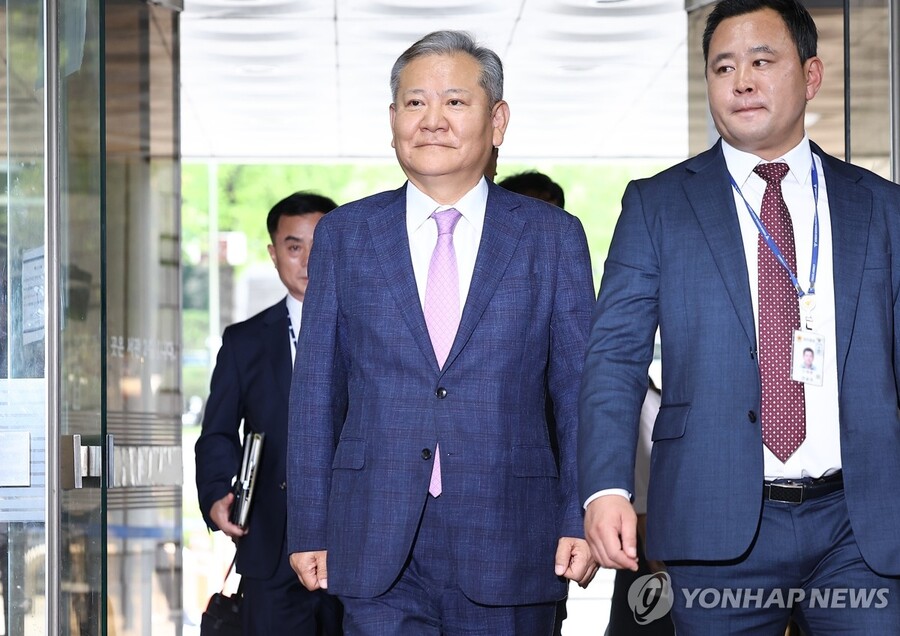 ▲ 이상민 전 행정안전부 장관이 구속 전 피의자 심문(영장실질심사)을 위해 지난달 31일 서울 서초구 서울중앙지방법원으로 들어서고 있다. ⓒ연합뉴스 제공