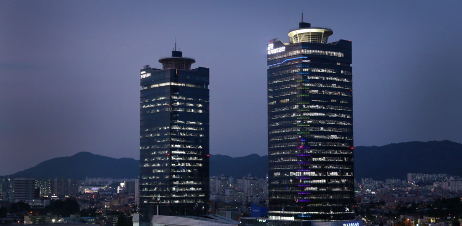 ▲ 국가철도공단 사옥 야경 ⓒ국가철도공단