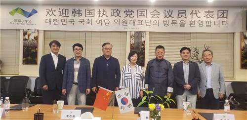 ▲ 지난 15일 중국 베이징 차하얼학회 방문한 더불어민주당 의원들.ⓒ차하얼학회 소셜미디어 캡처