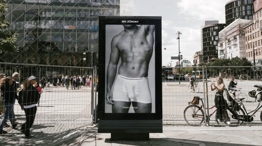 ▲ 플라스틱 체인지의 'Are You Packing Microplastics?' 캠페인. ©Plastic Change