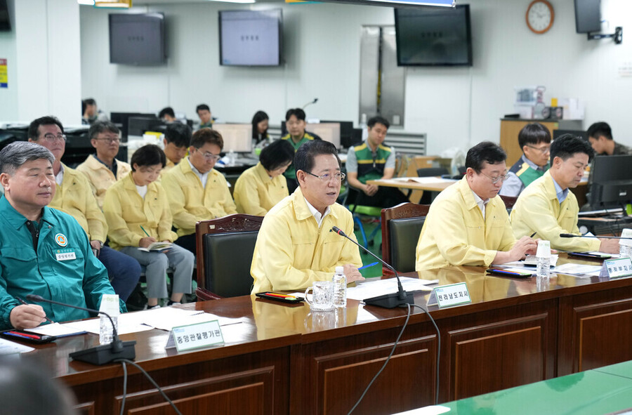 ▲ 김영록 전라남도지사가 18일 오전 도청 충무시설에서 ‘2025년 을지연습 최초상황보고회의’를 주재하고 있다.ⓒ전라남도 제공