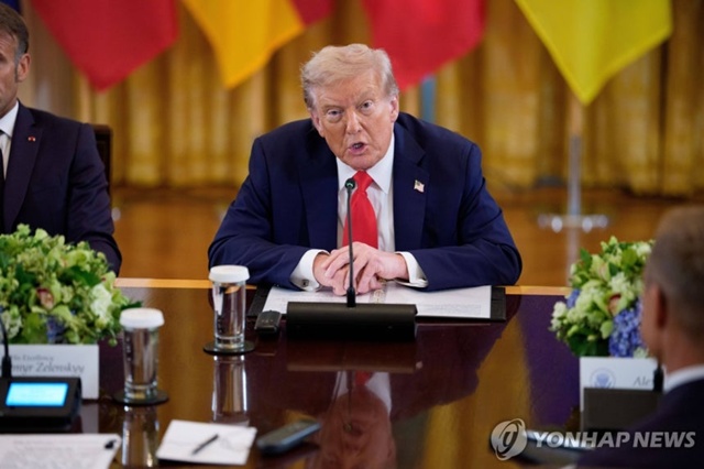 ▲ '우크라이나 종전' 논의 다자회담서 발언하는 도널드 트럼프 미국 대통령. 250819 EPA=연합뉴스. ⓒ연합뉴스