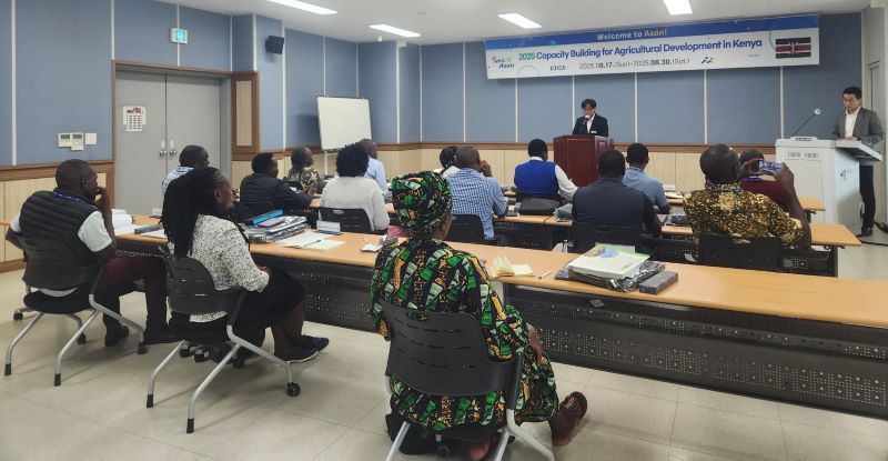 ▲ 케냐의 농업개발 역량 강화를 위해 케냐 농촌지도 공무원 15명이 아산시에서 농업연수를 받고 있다.ⓒ아산시