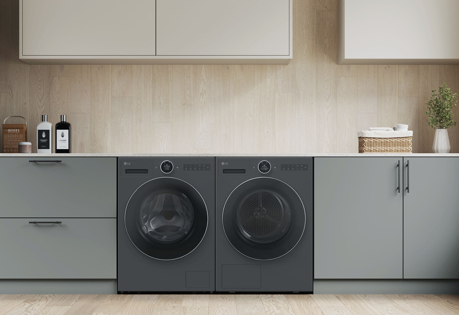 ▲ LG전자 세탁기 및 건조기 신제품이 집 안 공간에 조화롭게 배치된 모습ⓒLG전자