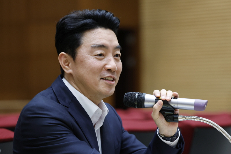 ▲ 강훈식 비서실장이 19일 서울 용산 대통령실 청사에서 국정 비전과 주요 현안 관련해 기자 간담회를 열고 발언하고 있다. ⓒ뉴시스