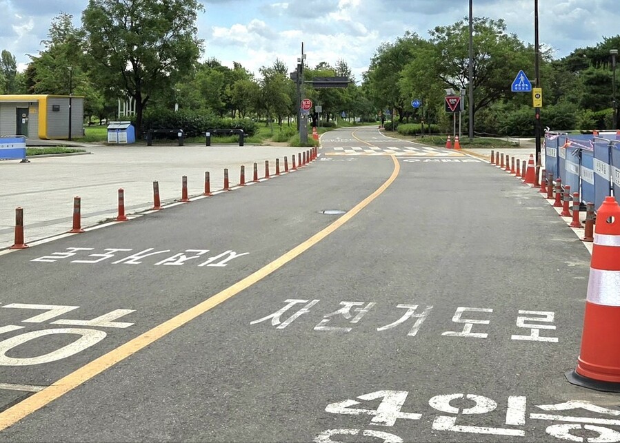 ▲ 서울 여의도한강공원에 위치한 자전거도로. ⓒ김상진 기자