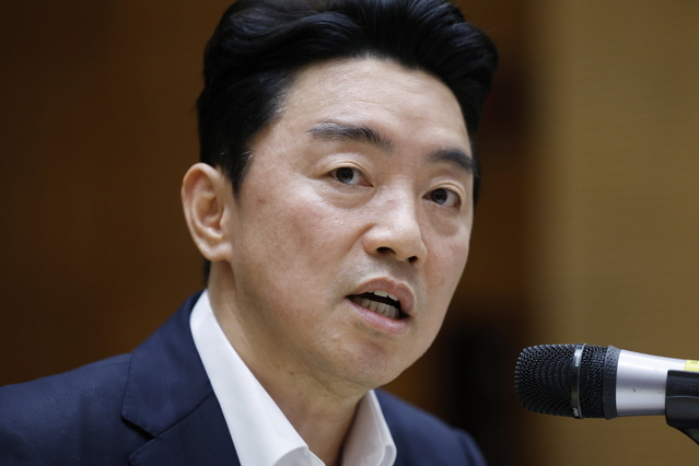 ▲ 강훈식 비서실장이 19일 서울 용산 대통령실 청사에서 국정 비전과 주요 현안 관련 기자간담회 발언을 하고 있다.ⓒ뉴시스