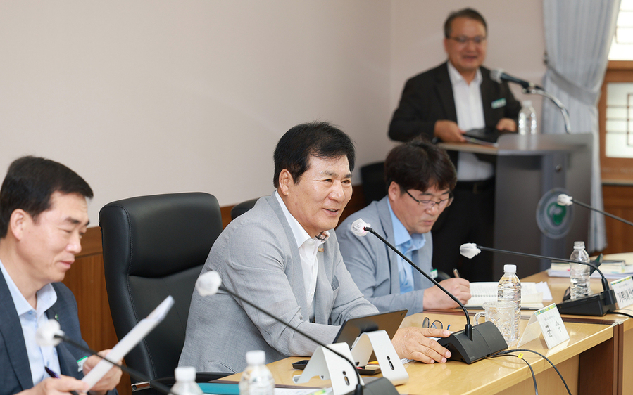 ▲ 18일 함평군청 소회의실, 베트남 식품 박람회 성과 공유회, 이상익 함평군수 발언 모습ⓒ함평군 제공