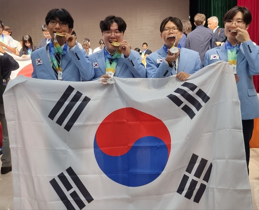 ▲ 광주과학고, 국제지구과학올림피아드서 금1·은1·동1(왼쪽에서 2번째, 안지후 광주과학고 학생)ⓒ광주과학고등학교 제공