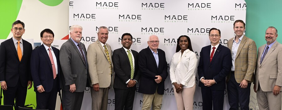 ▲ 허용준 GC 대표(좌측에서 첫 번째), 허일섭 GC 회장(좌측에서 두 번째), 사이드 T. 후세인(Syed T. Husain) 메이드 사이언티픽 대표(좌측에서 다섯 번째) 외 임직원과 주 정부 관계자들 ⓒGC