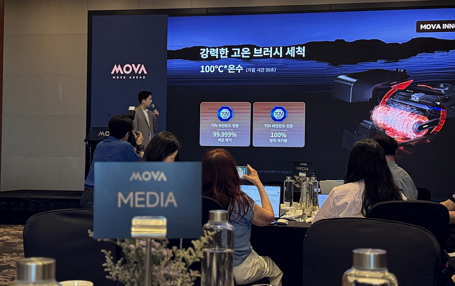 ▲ 모바의 로봇청소기에 대한 설명이 진행되고 있는 모습. ⓒ김재홍 기자