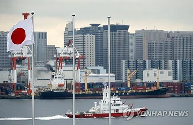 ▲ 일본 도쿄항의 컨테이너선. EPA 연합뉴스 자료사진. ⓒ연합뉴스