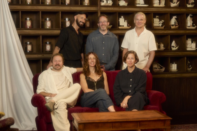 ▲ '슬립노모어 서울' 크리에이티브 팀. 왼쪽 아래부터 시계방향으로 펠릭스 바렛 연출, 데이비드 이스라엘 레이노소 의상디자이너, 사이먼 윌킨슨 조명 디자이너, 콜린 나이팅게일 프로젝트 어드바이저, 리비 보건 무대 디자이너, 맥신 도일 공동연출.ⓒ미쓰잭슨