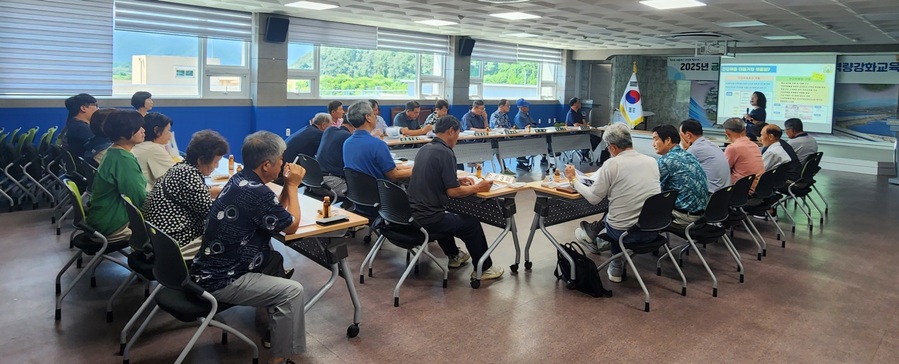 ▲ 청도군(군수 김하수)은 지난 19일 금천면사무소 2층 대회의실에서 ‘2025년 금천면 건강마을 건강위원회 역량강화교육’을 실시했다.ⓒ청도군