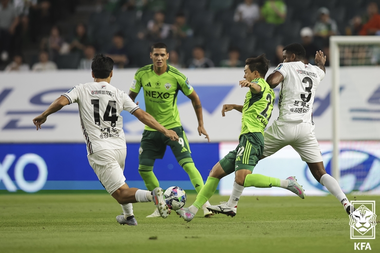 ▲ 전북이 코리아컵 4강 1차전에서 강원과 1-1 무승부를 기록했다.ⓒ대한축구협회 제공