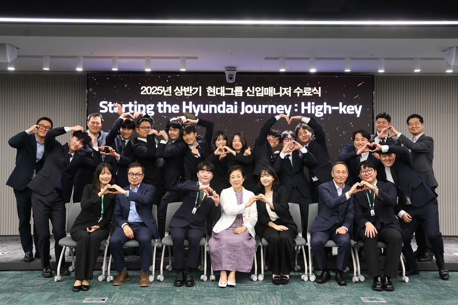 ▲ 현정은 현대그룹 회장이 신입사원 교육 수료식에 참여한 모습. ⓒ현대그룹