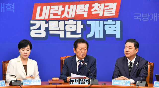 ▲ 정청래 더불어민주당 대표가 지난 13일 오전 국회에서 열린 최고위원회의에 참석해 모두발언을 하고 있다.ⓒ이종현 기자