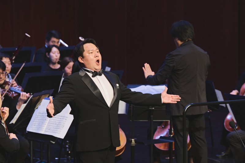 ▲ '제24회 국립오페라단 성악콩쿠르' 대상 수상자인 베이스 김석준의 경연 모습.ⓒ국립오페라단