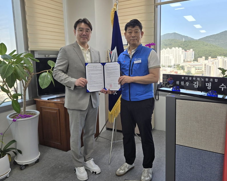 ▲ 부산 SIMC 속바른내과가 부산시 공무원노조와 가족 건강 증진을 위한 업무협약을 체결했다.ⓒ부산 속바른내과