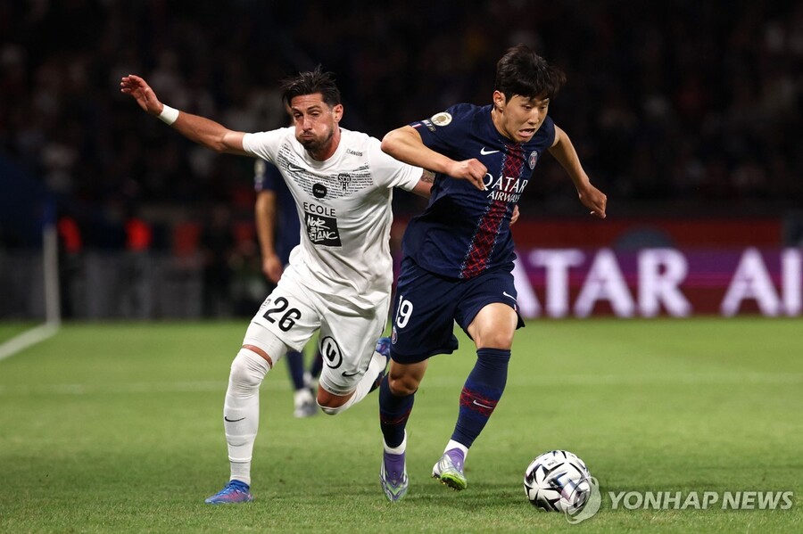 ▲ 여름 이적시장 마감일이 다가오는 가운데 PSG 이강인은 잔류에 무게가 실리고 있다.ⓒ연합뉴스 제공