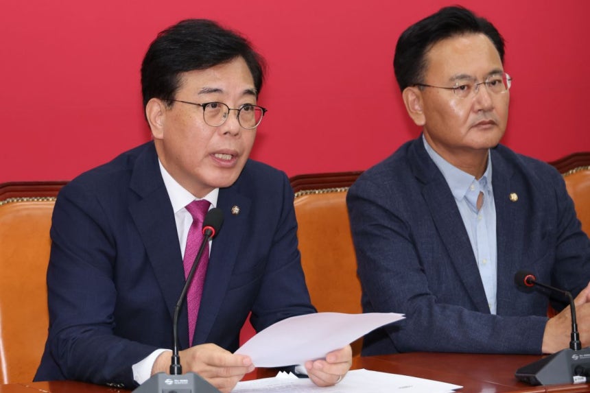 ▲ 송언석 국민의힘 비상대책위원장 겸 원내대표가 24일 서울 여의도 국회에서 기자간담회를 열고 있다. /연합뉴스