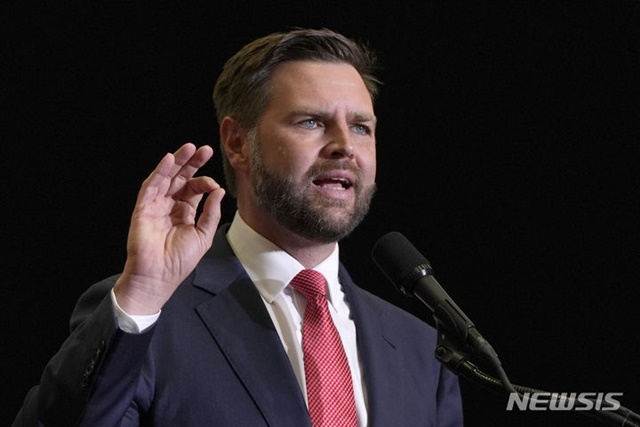 ▲ J.D. 밴스 미국 부통령이 후보자 시절 버지니아주 유세에서 연설하고 있다. 240723 AP/뉴시스. ⓒ뉴시스