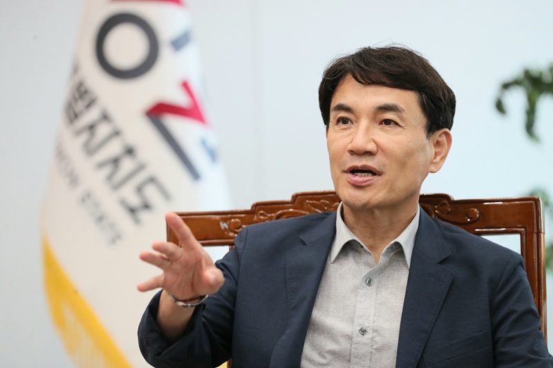 ▲ 뉴데일리와 인터뷰 중인 김진태 강원특별자치도지사. ⓒ뉴데일리