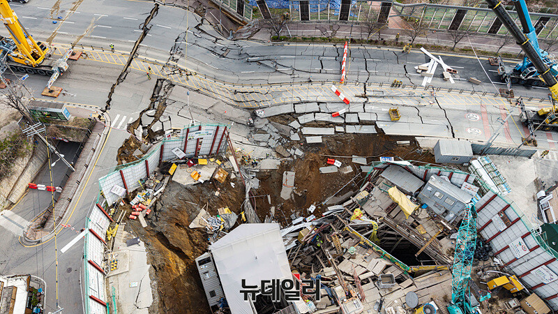 ▲ 광명 신안산선 공사 현장 붕괴사고, 인근 굴착공사가 붕괴 원인으로 지목됐다.
