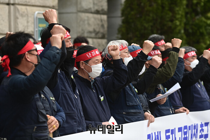 ▲ 고용대책 관련 기자회견중인 건설노조원. ⓒ뉴데일리DB