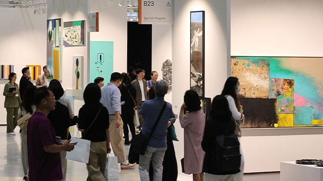 ▲ 지난해 개최된 키아프 서울과 프리즈 서울 ⓒ연합