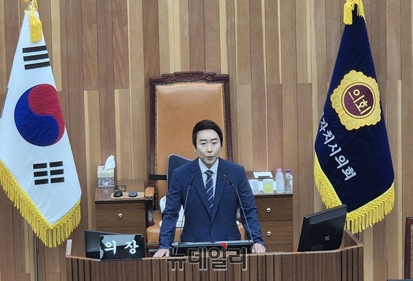 ▲ 임채성 세종시의회 의장이 25일 오전 제100회 임시회에서 개회사에서 하고 있다.ⓒ이길표 기자