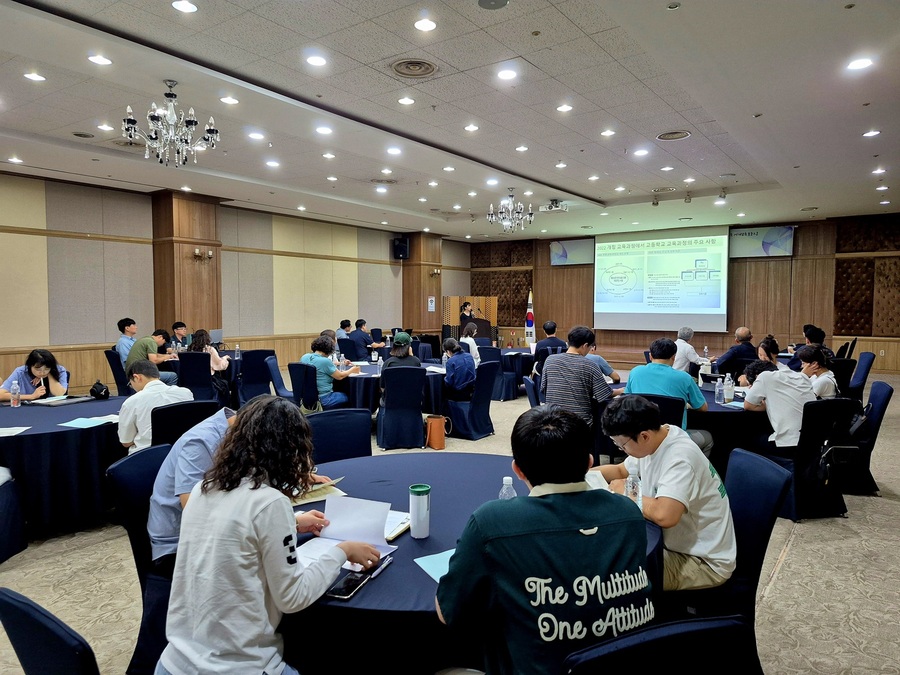 ▲ 경북교육청(교육감 임종식)은 지난 23일 경주시에 있는 더케이호텔경주에서 일반계 고등학교 교원 40명을 대상으로 ‘교육감 승인 과목 개발 역량 강화 연수’를 실시했다.ⓒ경북교육청