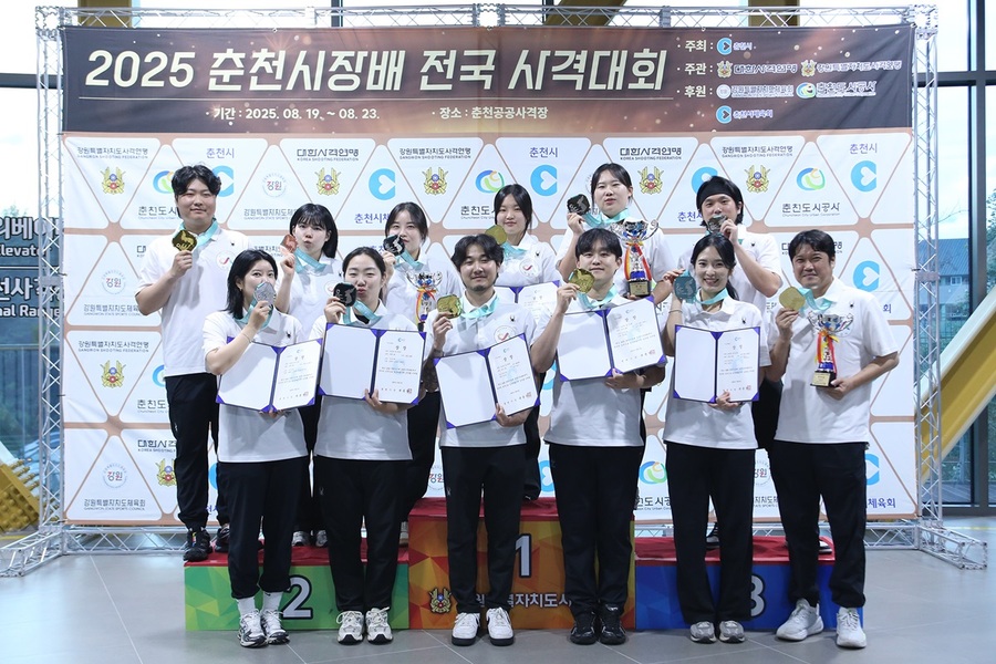 ▲ 서산시청 사격팀 선수들이 지난 19일부터 23일까지 열린 춘천시장배 전국 사격대회에서 메달 획득을 기념했다.ⓒ서산시