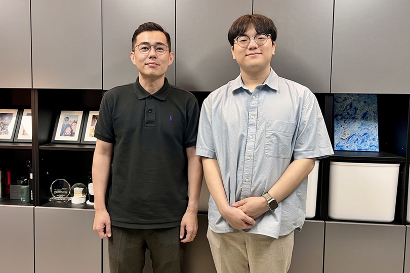 ▲ 김현수 교수(왼쪽)와 홍성국 박사과정생.ⓒ단국대