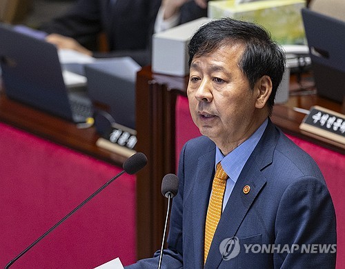 ▲ 구윤철 부총리 겸 기획재정부 장관이 25일 국회에서 열린 예산결산특별위원회 전체 회의에 출석해 2024 회계연도 결산 및 예비비 지출 승인안의 제안 설명을 하고 있다. ⓒ연합뉴스