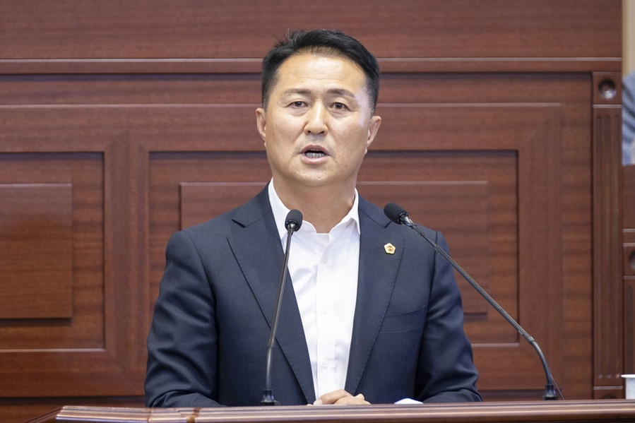 ▲ 경북도의회 건설소방위원회 소속 김진엽 의원(포항8, 국민의힘)은 25일 제357회 경상북도의회 임시회 도정질문에서 ▲포항 철강산업의 위기 극복 방안 등을 촉구했다.ⓒ경상북도의회