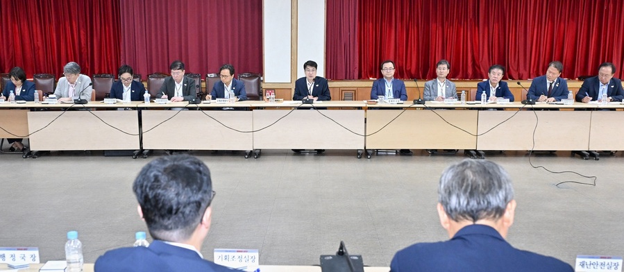 ▲ 김정기 대구광역시장 권한대행은 25일 대구광역시청 동인청사 10층 대회의실에서 열린 확대간부회의를 개최했다.ⓒ대구시