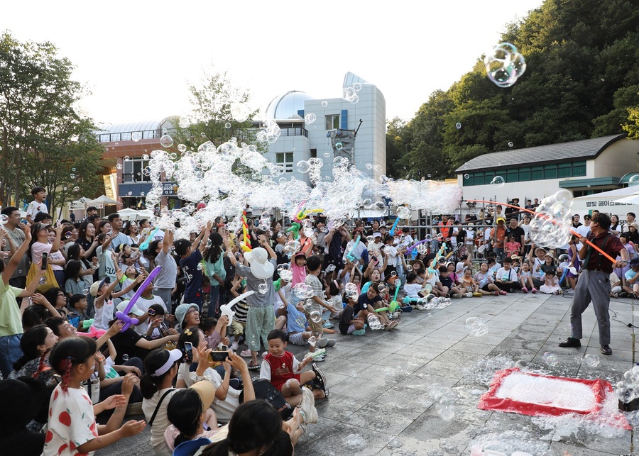 ▲ 영양군(군수 오도창)은 오는 30일 영양 국제밤하늘 보호공원에서 ‘2025년 별빛 반딧불이 체험 축제’를 개최한다.ⓒ영양군